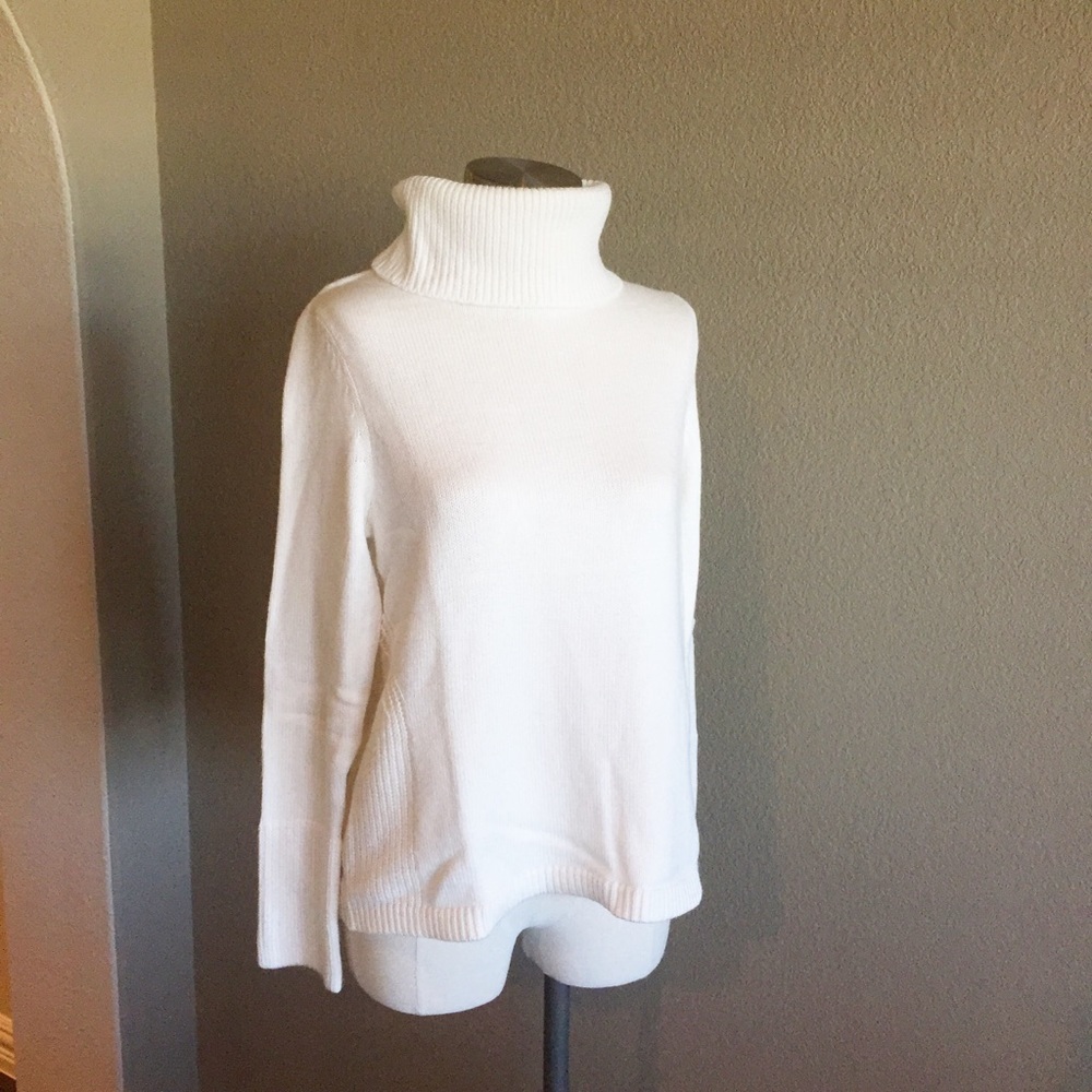 White House Black Market Split-Back Turtleneck - Size Medium - Y2K Vibes